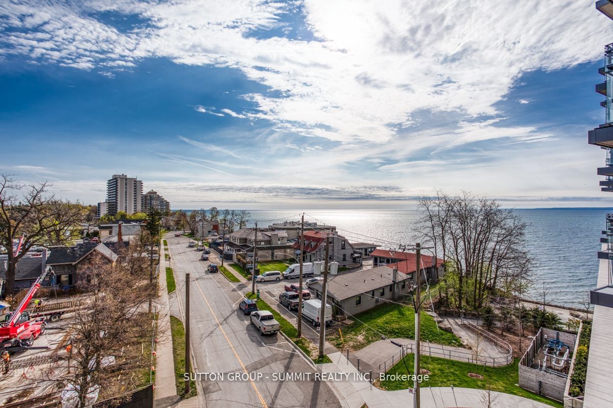 2060 LAKESHORE Rd, unit 404 for sale