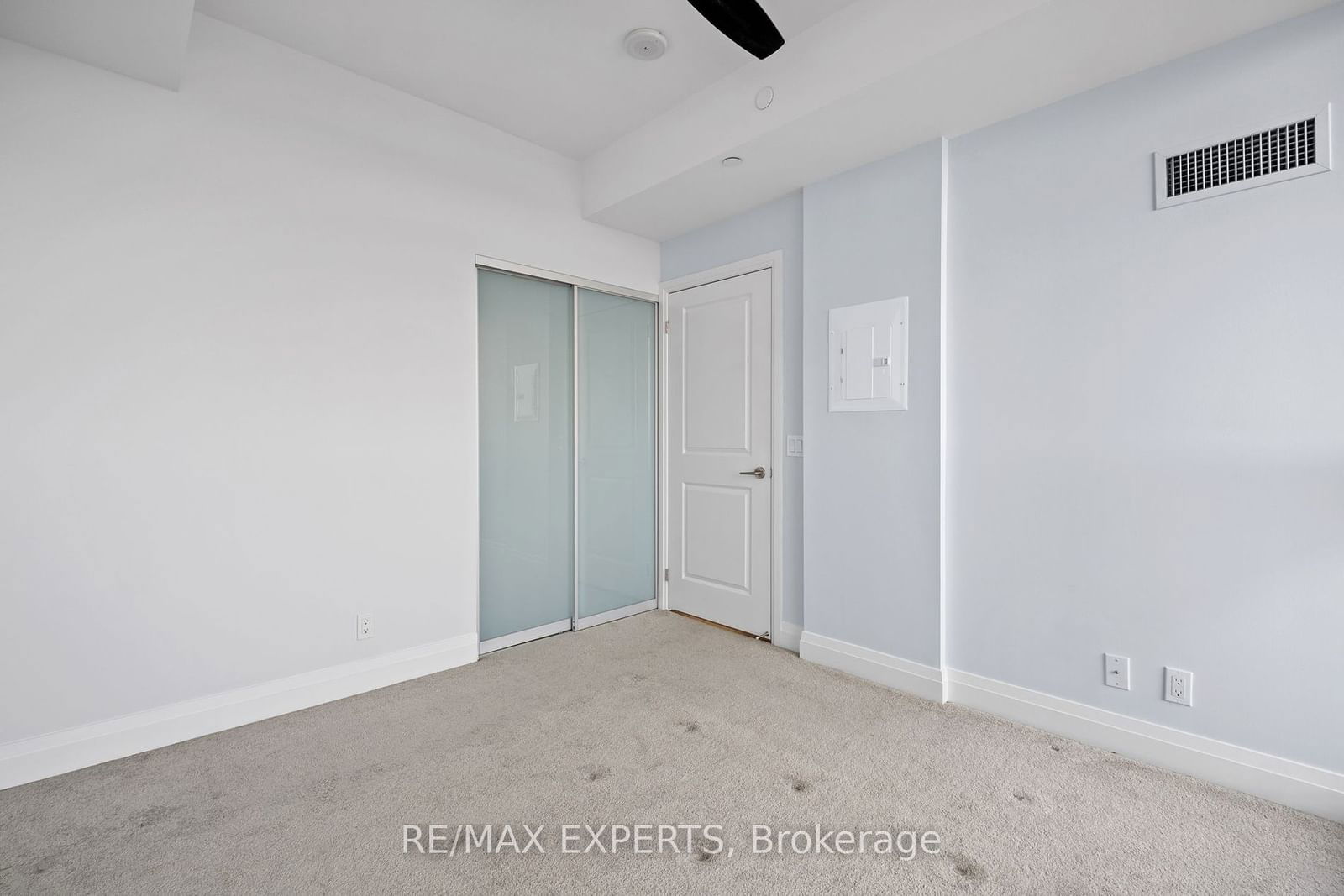 17 Zorra St, unit 2101 for rent