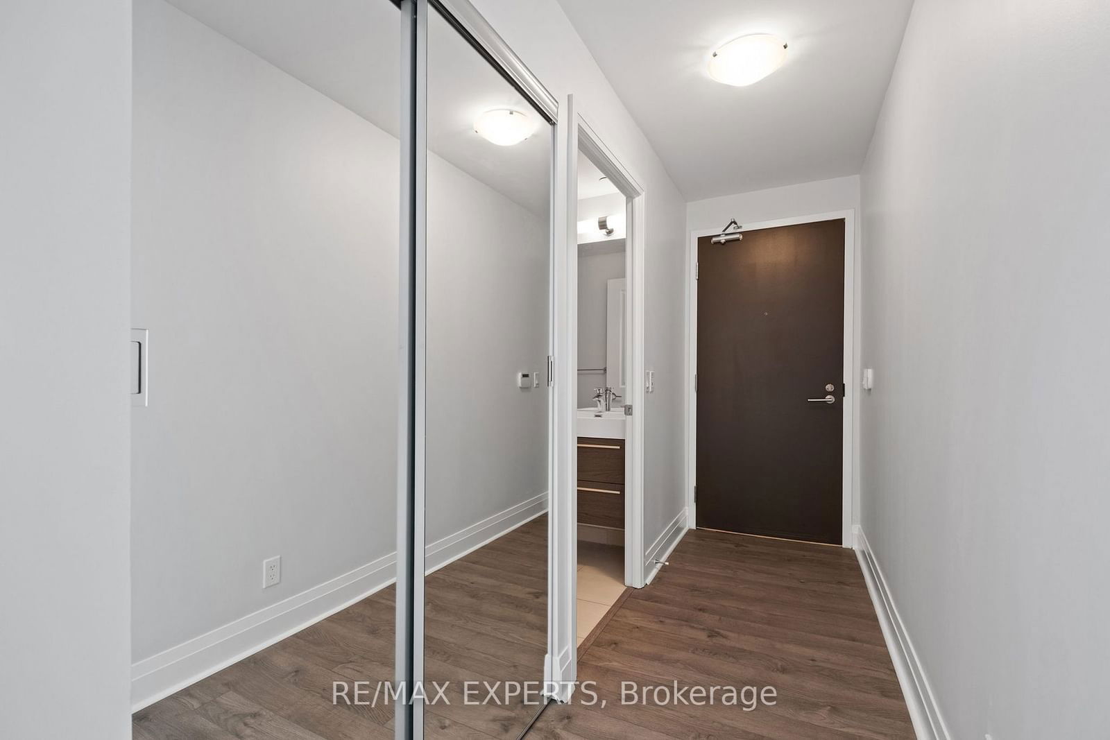 17 Zorra St, unit 2101 for rent