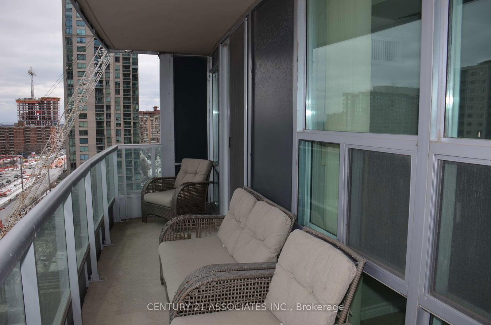 33 Elm Dr W, unit 1211 for rent