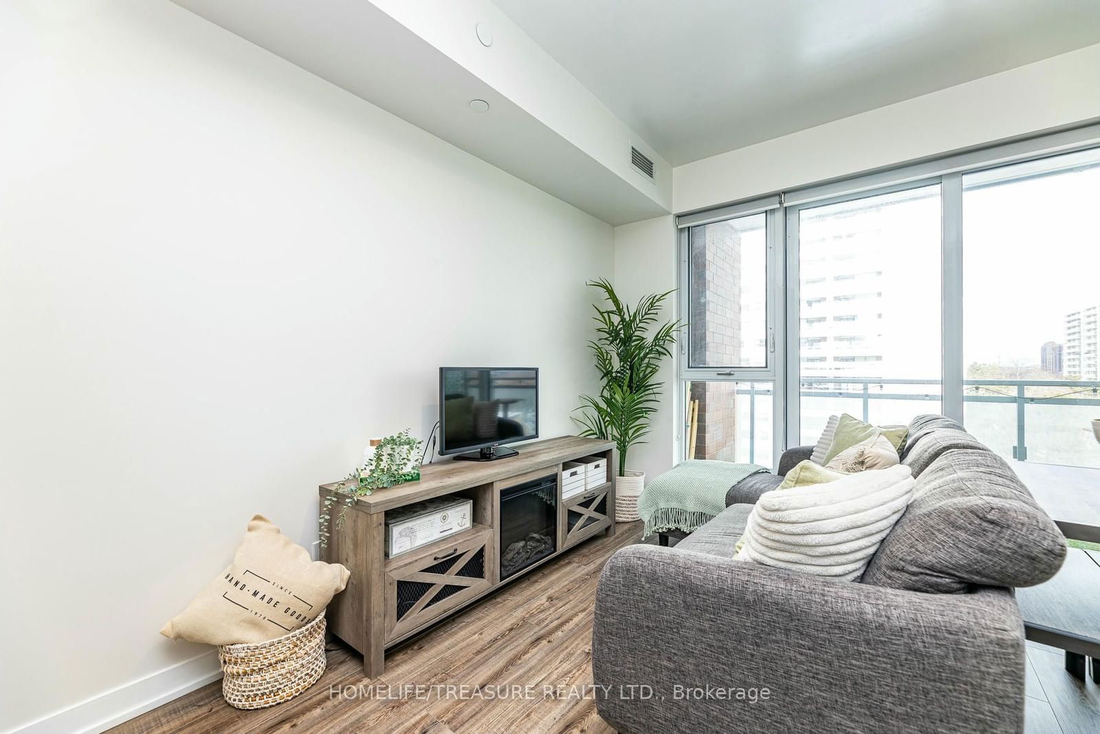 1830 Bloor St, unit 703 for sale