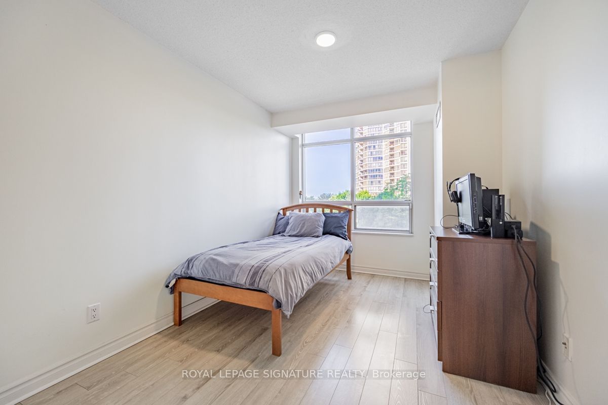 35 Kingsbridge Garden Circ, unit 413 for sale