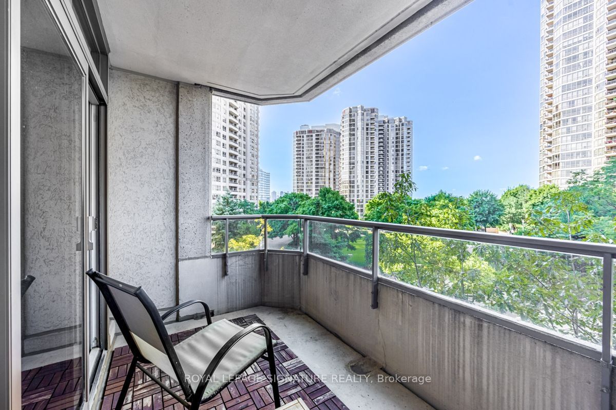 35 Kingsbridge Garden Circ, unit 413 for sale