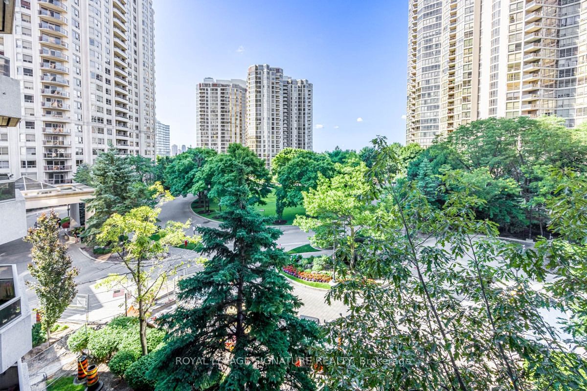 35 Kingsbridge Garden Circ, unit 413 for sale