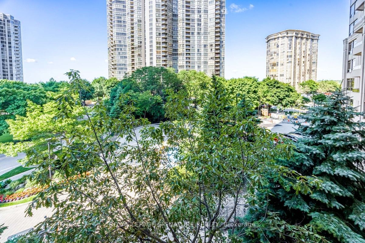 35 Kingsbridge Garden Circ, unit 413 for sale