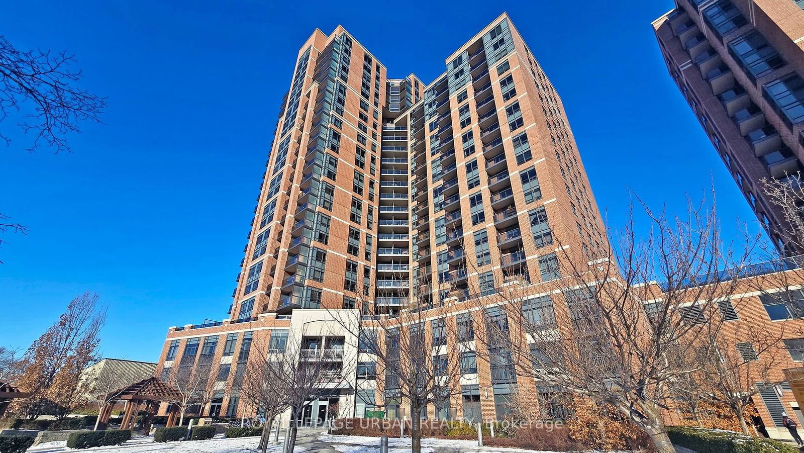 60 Heintzman St, unit 428 for sale