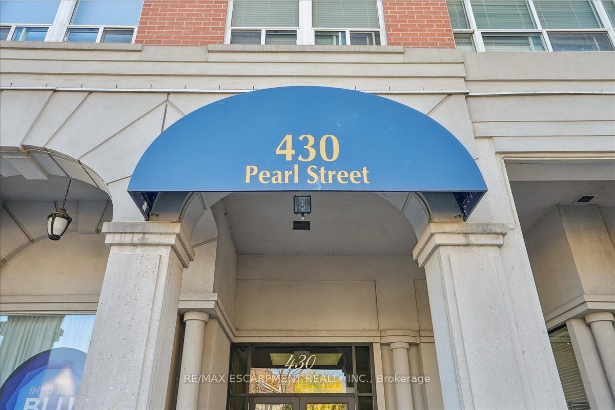 430 Pearl St, unit 301 for rent