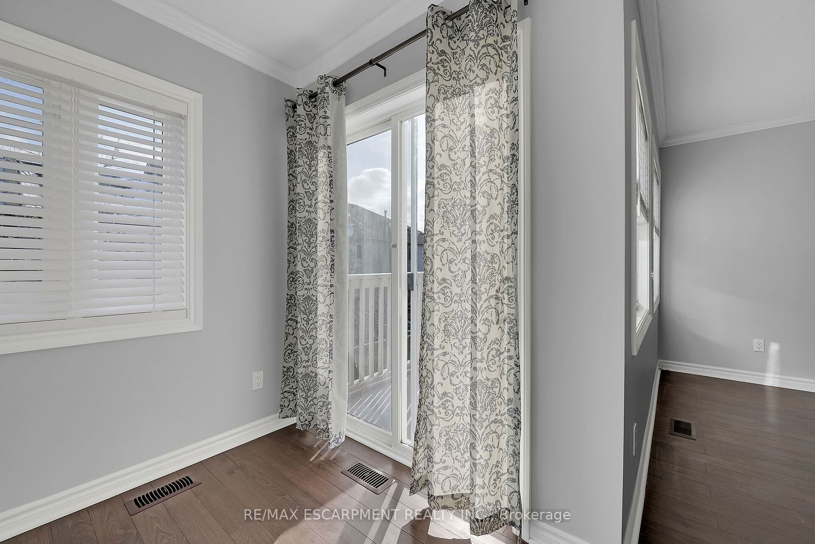 1701 Lampman Ave, unit 404 for sale