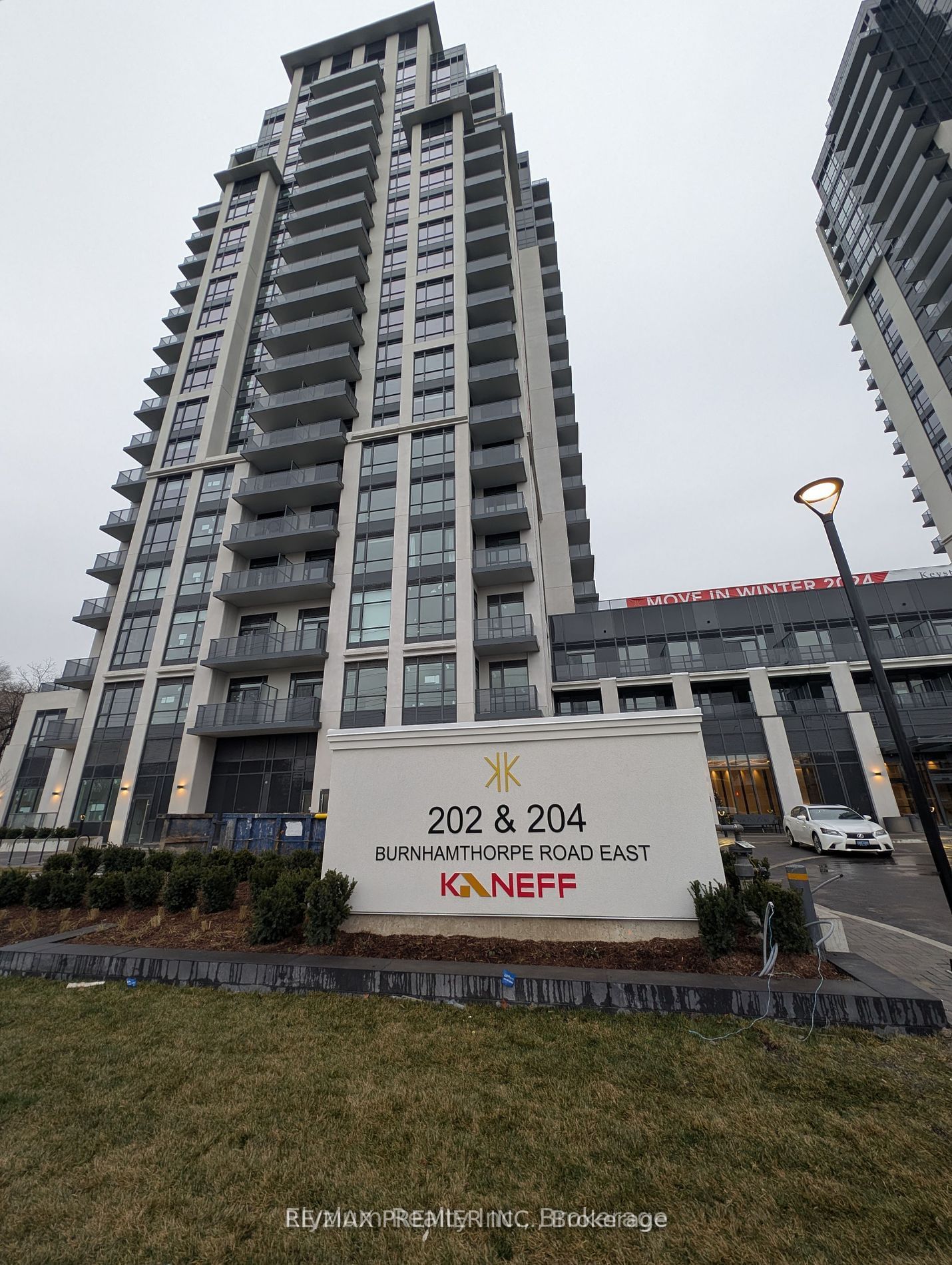 204 Burnhamthorpe Rd E, unit 803 for rent