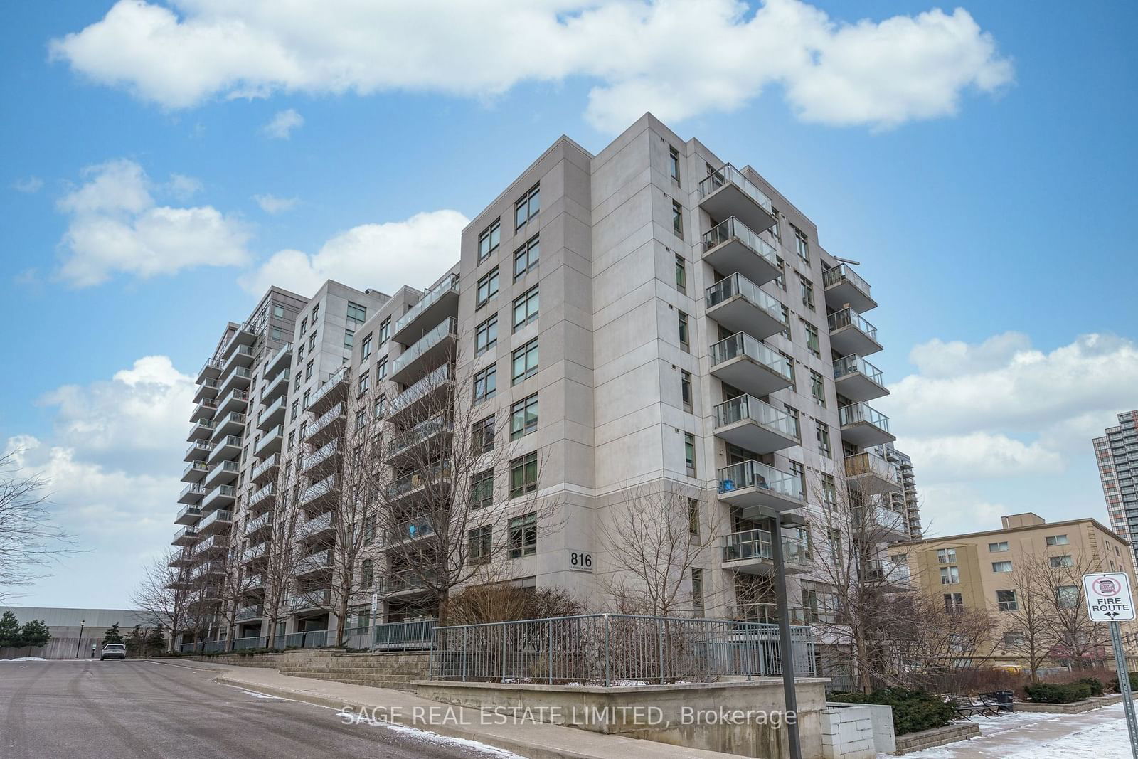 816 Lansdowne Ave, unit 217 for rent