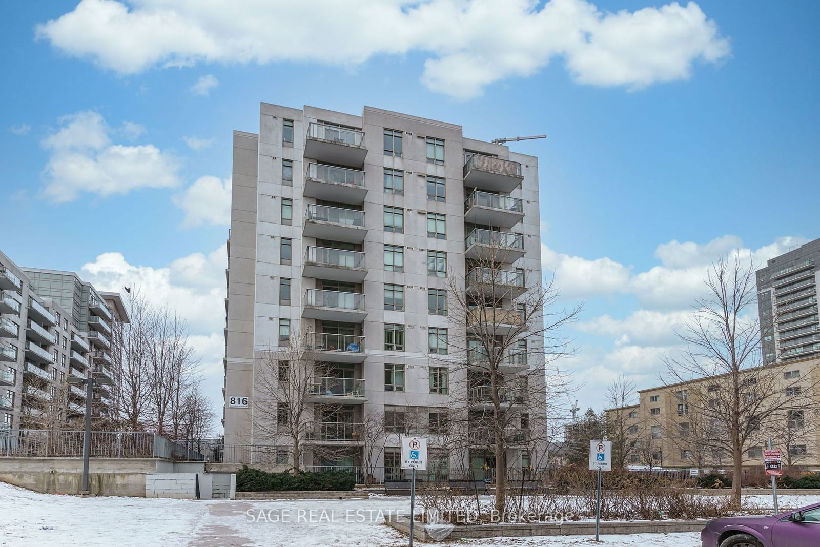 816 Lansdowne Ave, unit 217 for rent