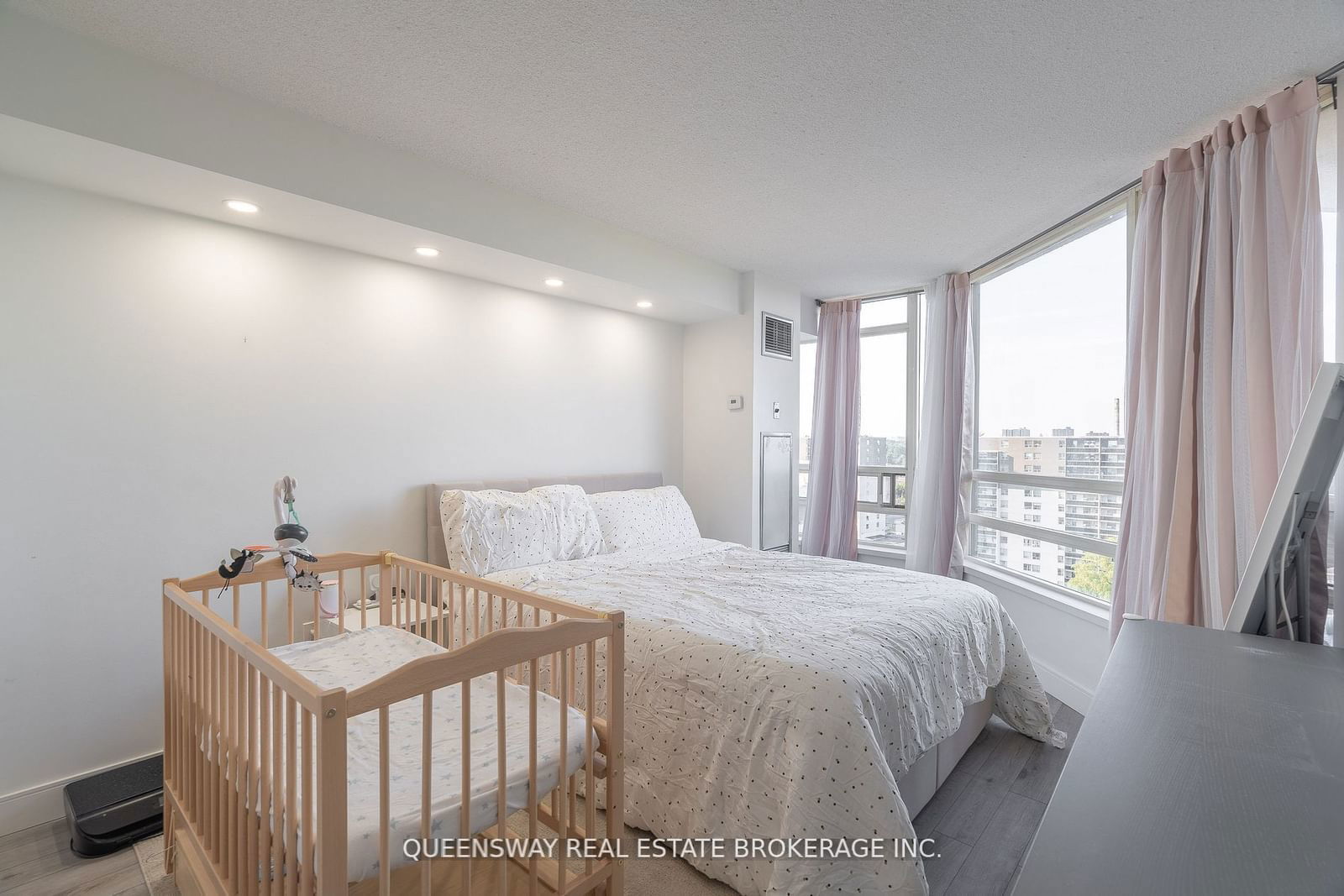 75 King St E, unit 1403 for sale