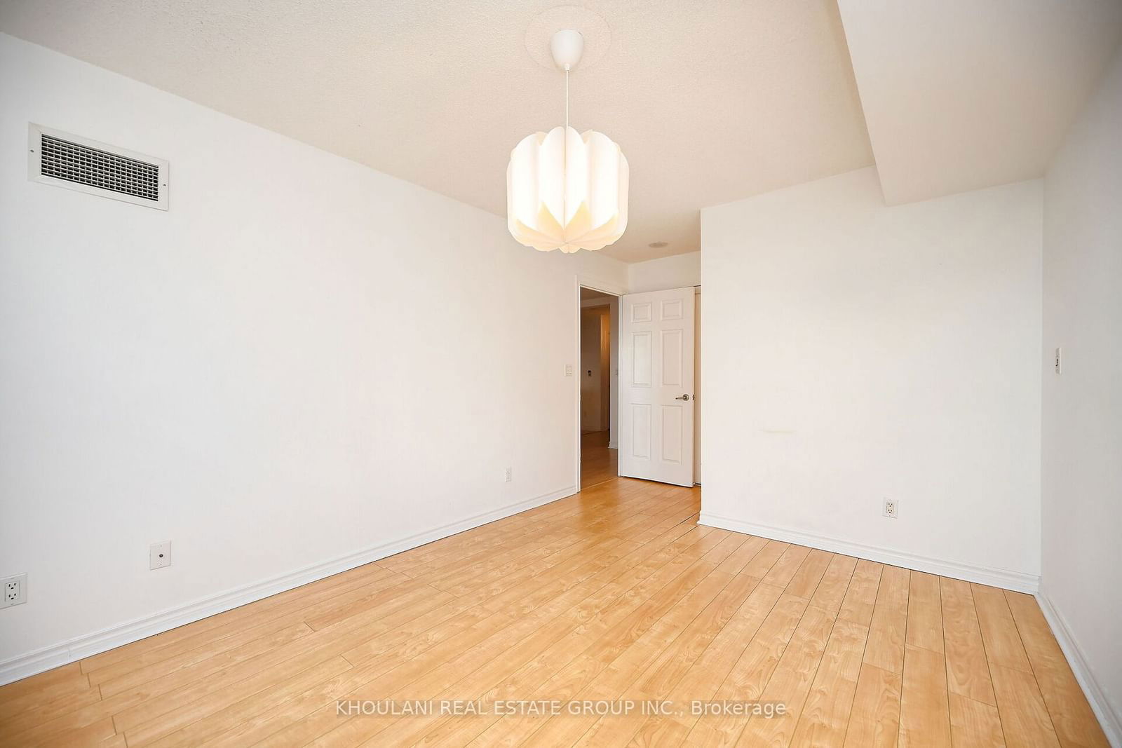 3888 Duke Of York Blvd, unit 2631 for rent