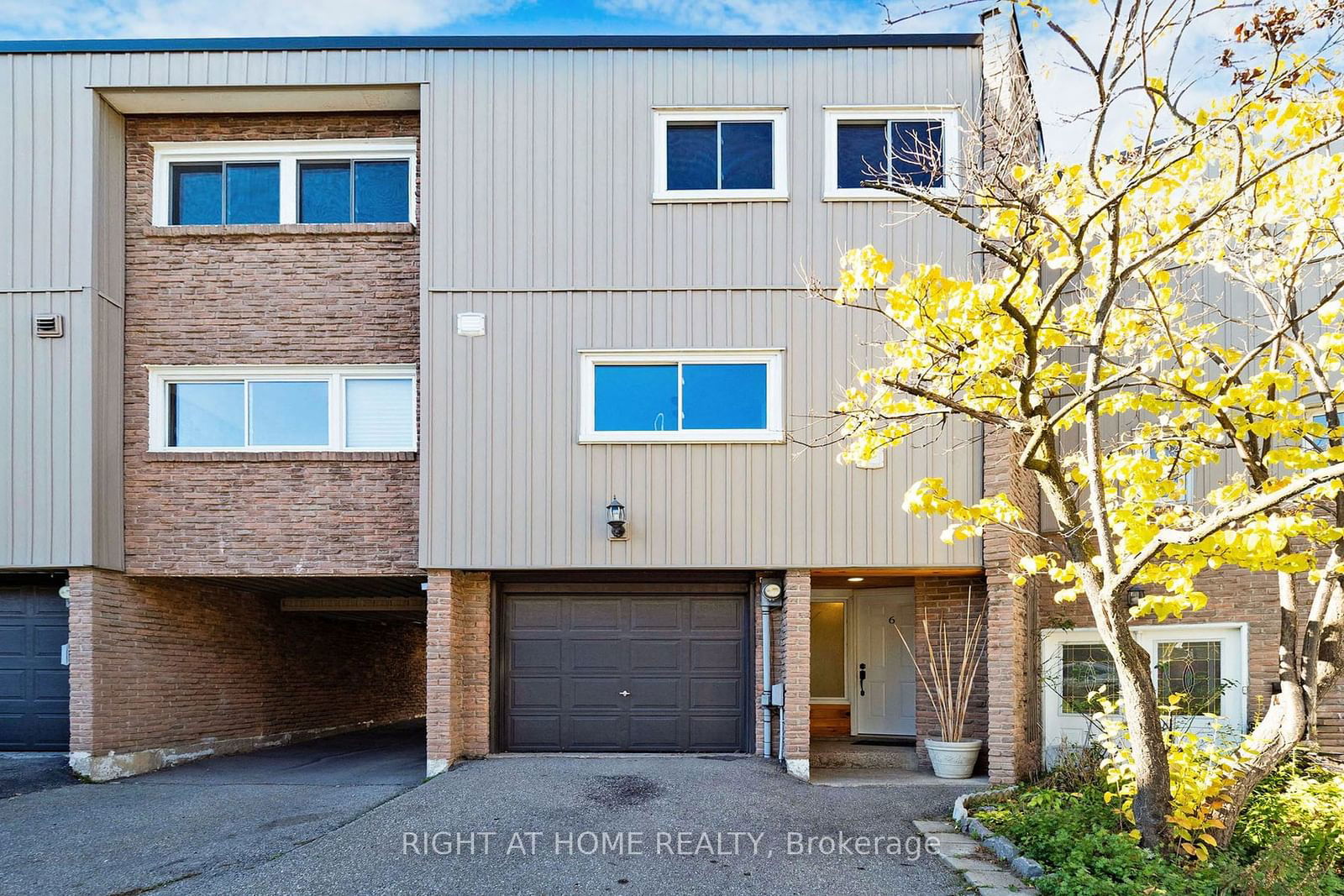 400 Bloor Street Townhomes, Mississauga, Toronto