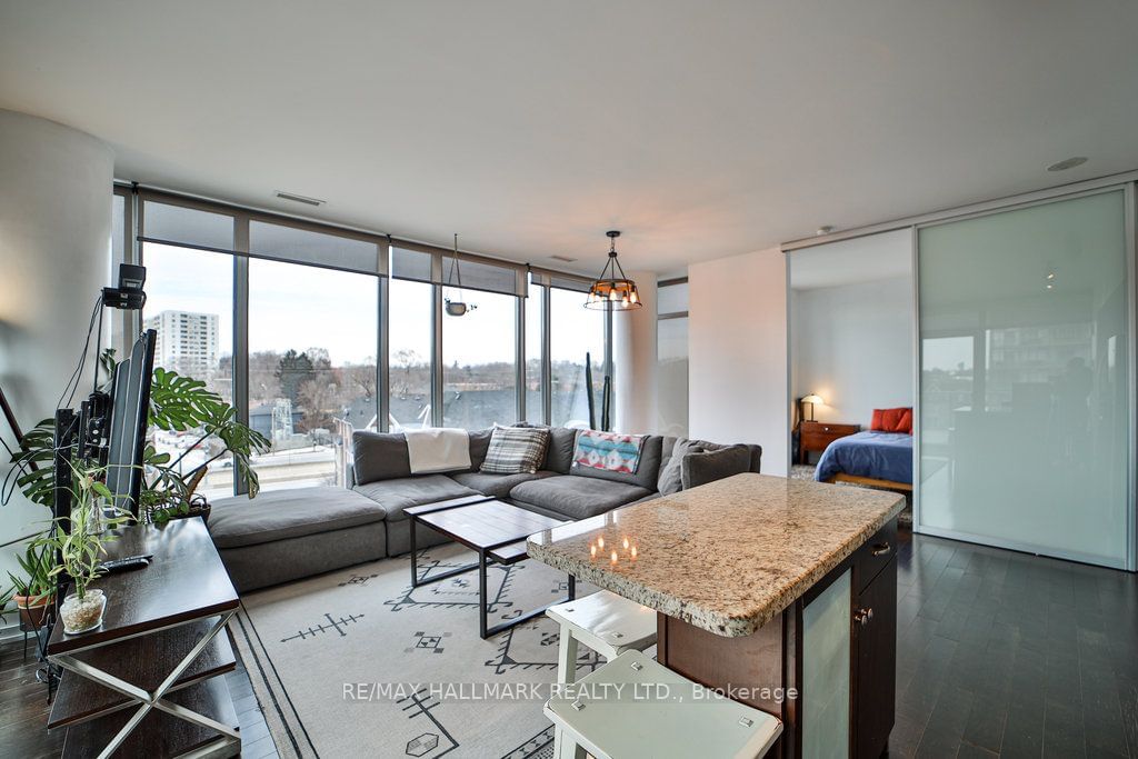 103 The Queensway Ave, unit 413 for sale