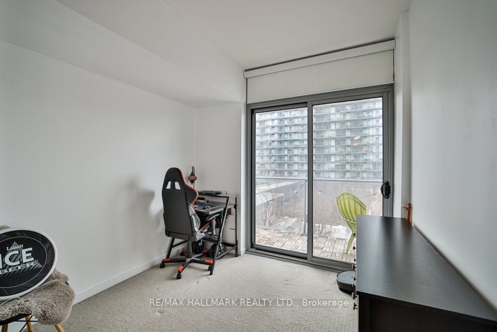 103 The Queensway Ave, unit 413 for sale