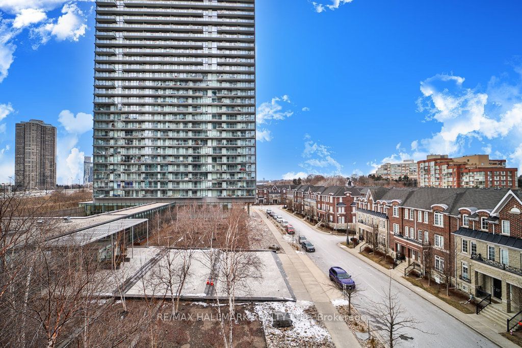 103 The Queensway Ave, unit 413 for sale