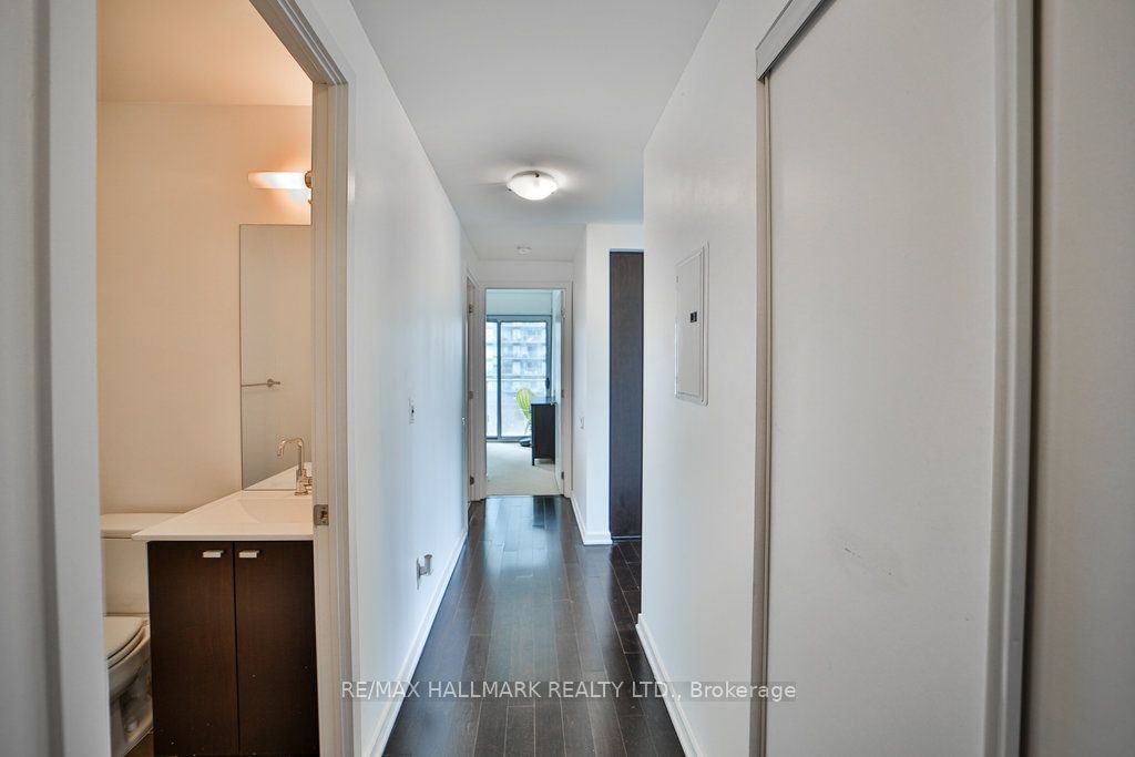 103 The Queensway Ave, unit 413 for sale