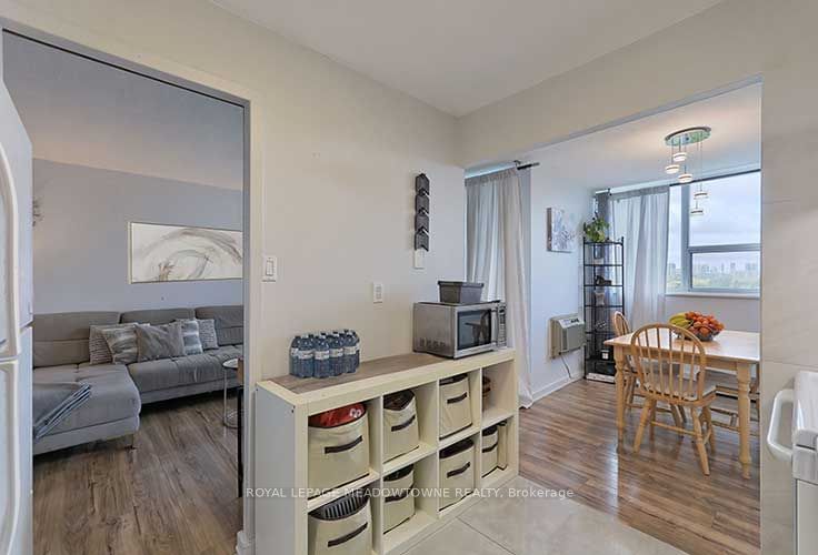 530 Lolita Gdns, unit 903 for sale