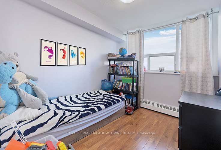 530 Lolita Gdns, unit 903 for sale