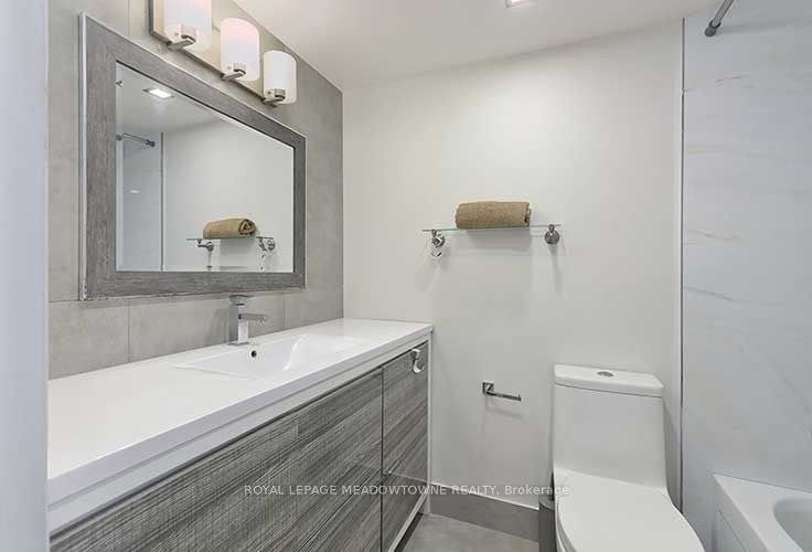 530 Lolita Gdns, unit 903 for sale