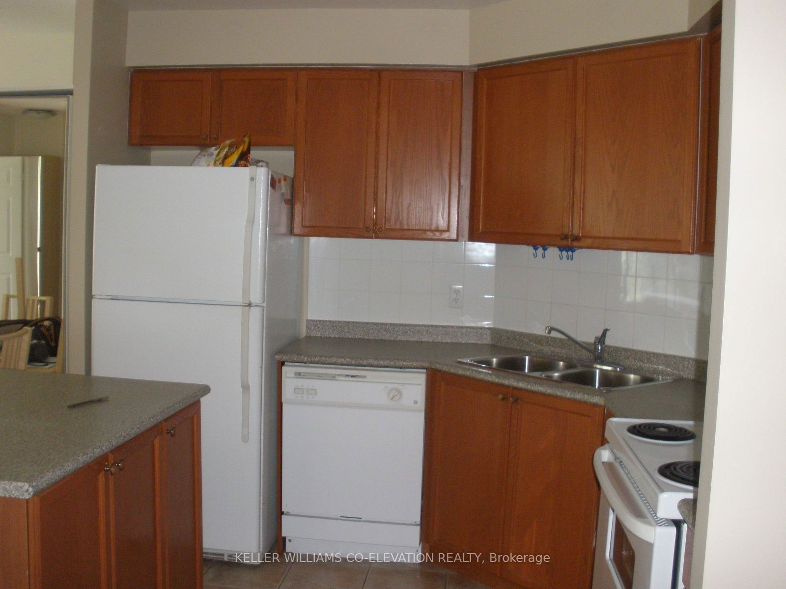 17 Michael Power Pl, unit Ph14 for rent