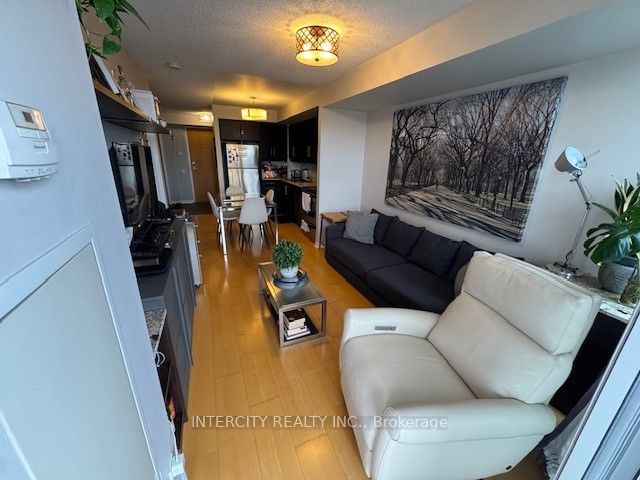 1050 The Queensway Ave, unit 712 for sale