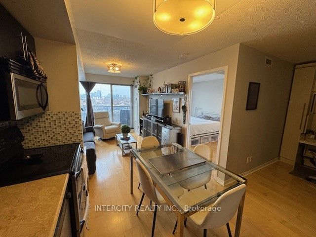 1050 The Queensway Ave, unit 712 for sale