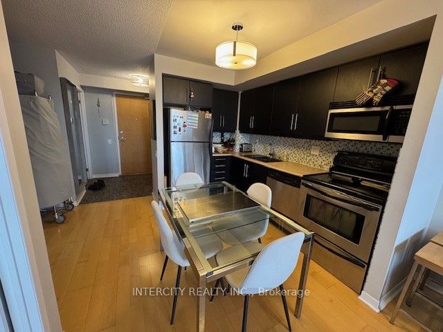 1050 The Queensway Ave, unit 712 for sale