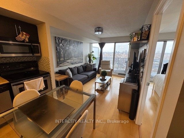 1050 The Queensway Ave, unit 712 for sale