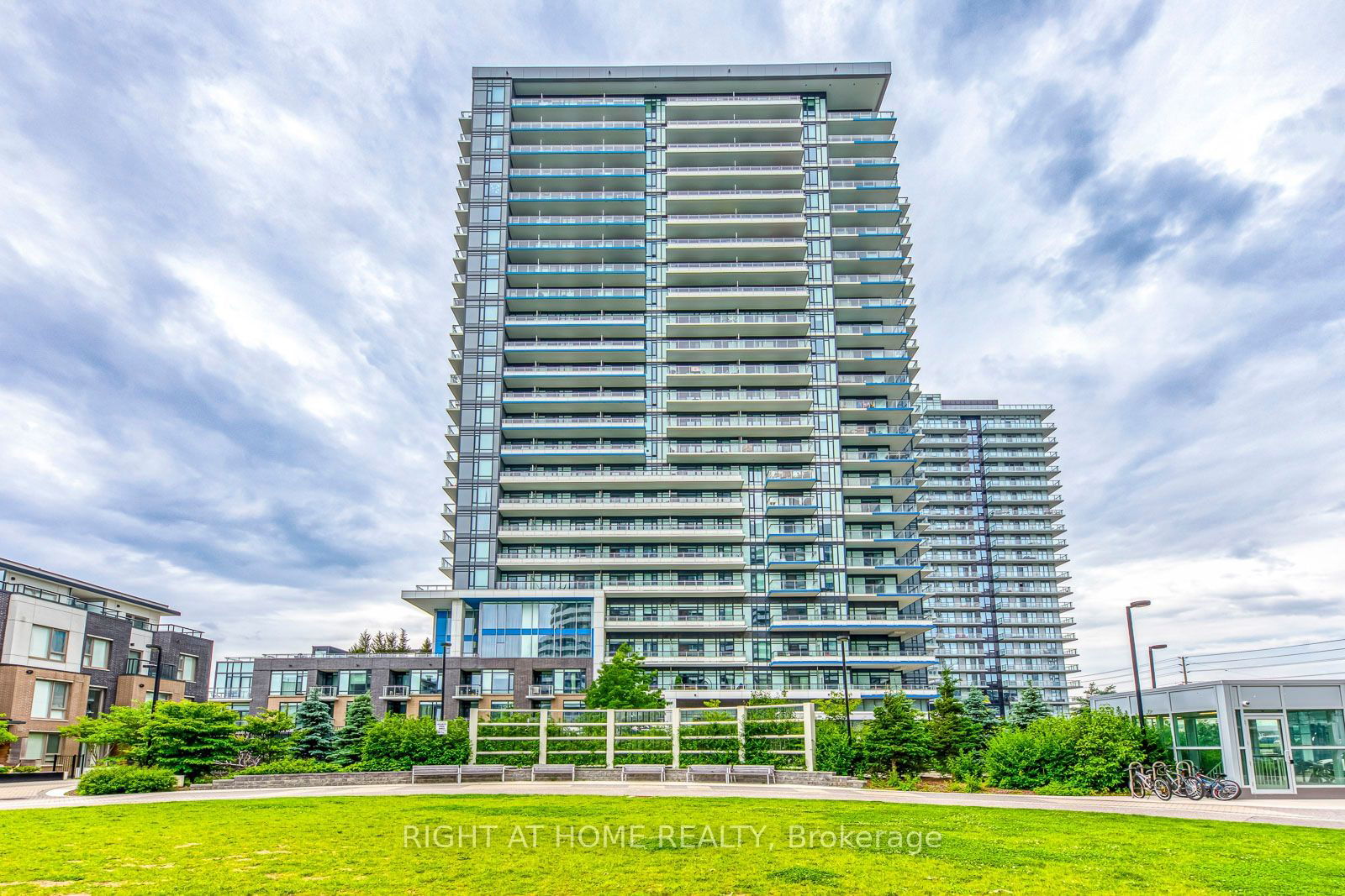 The West Tower Condos, Mississauga, Toronto