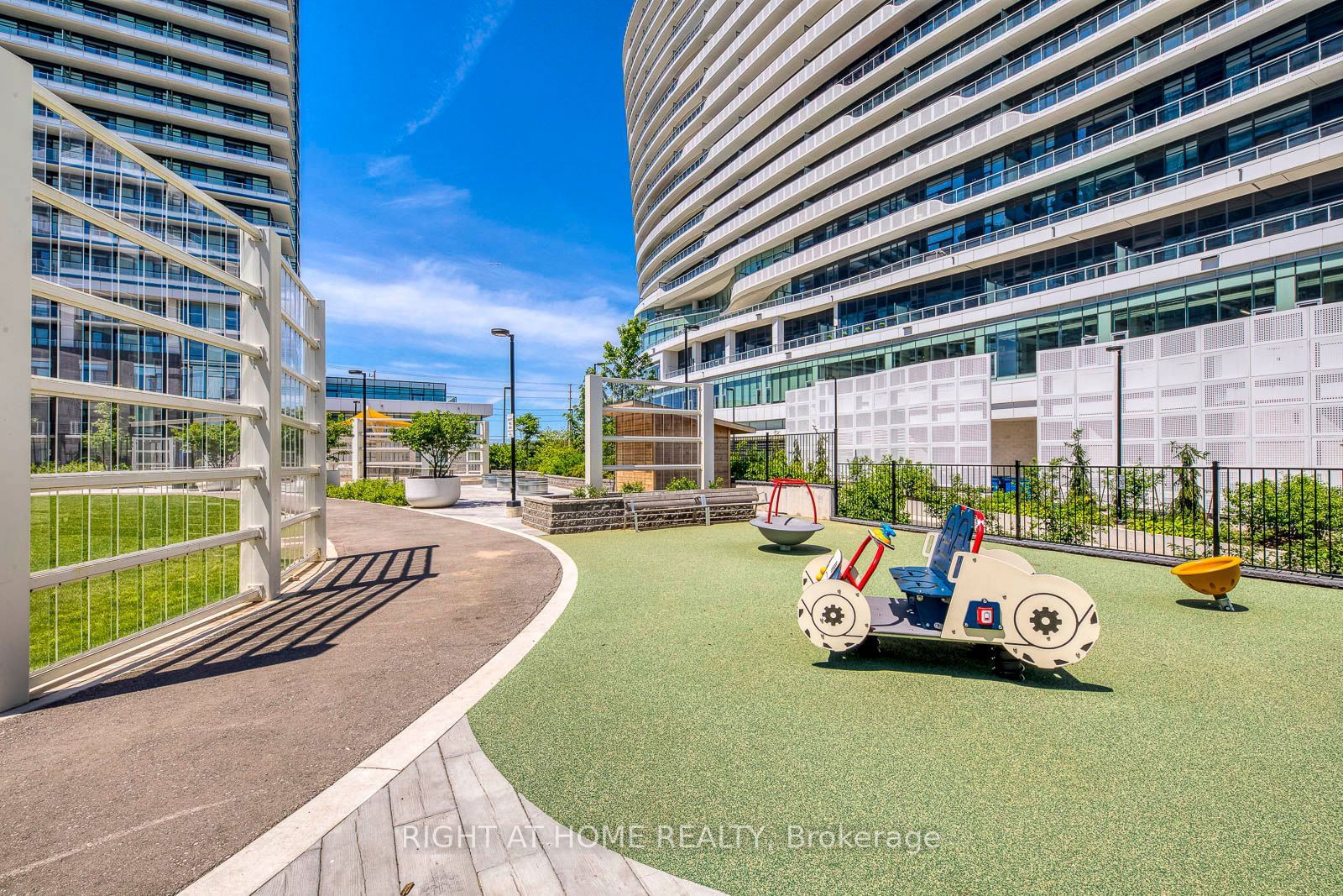 The West Tower Condos, Mississauga, Toronto