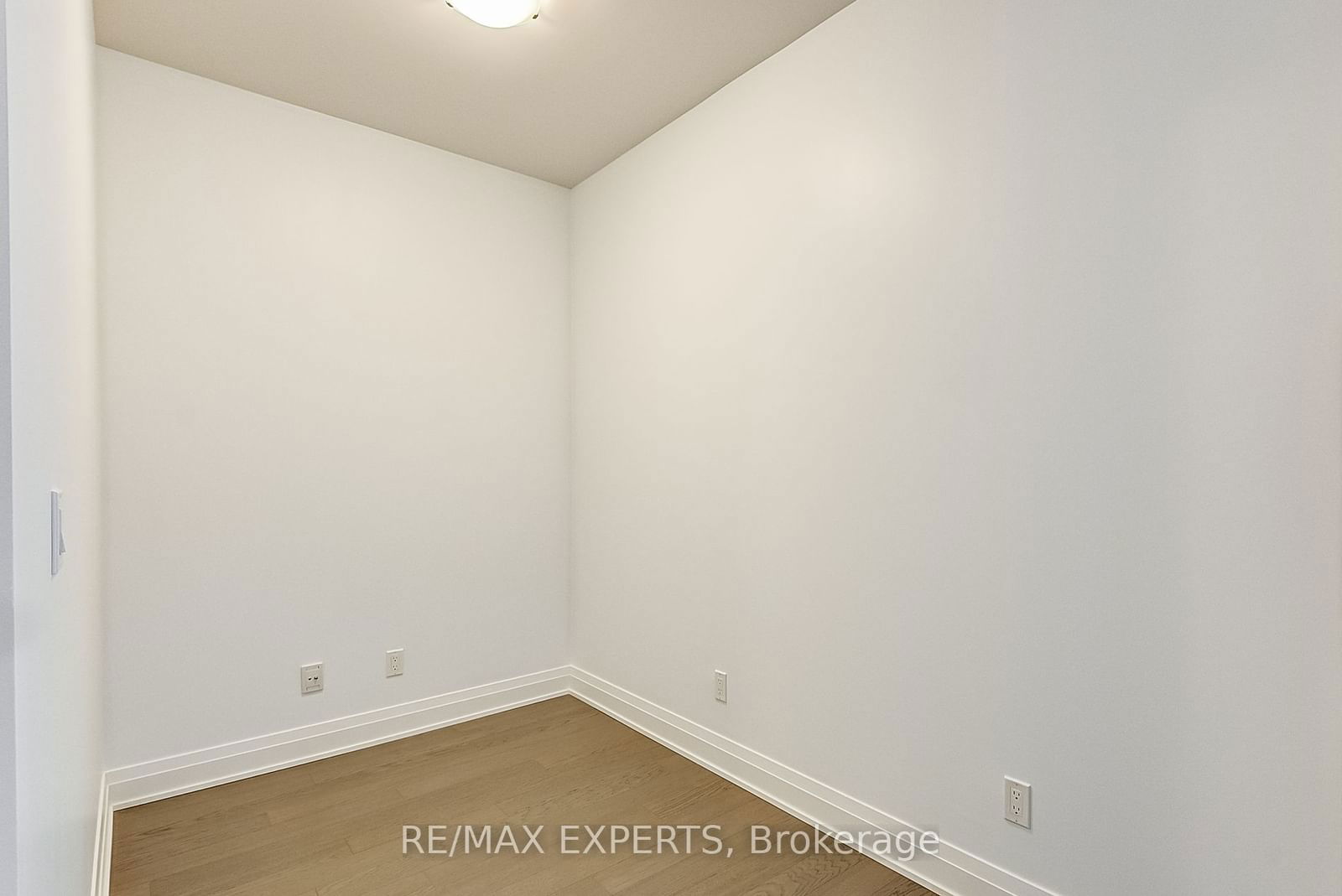 55 Speers Rd, unit 317 for rent