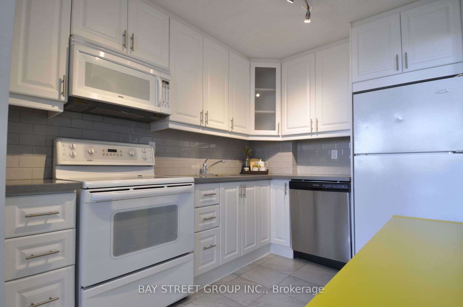 530 Lolita Gdns, unit 1806 for rent