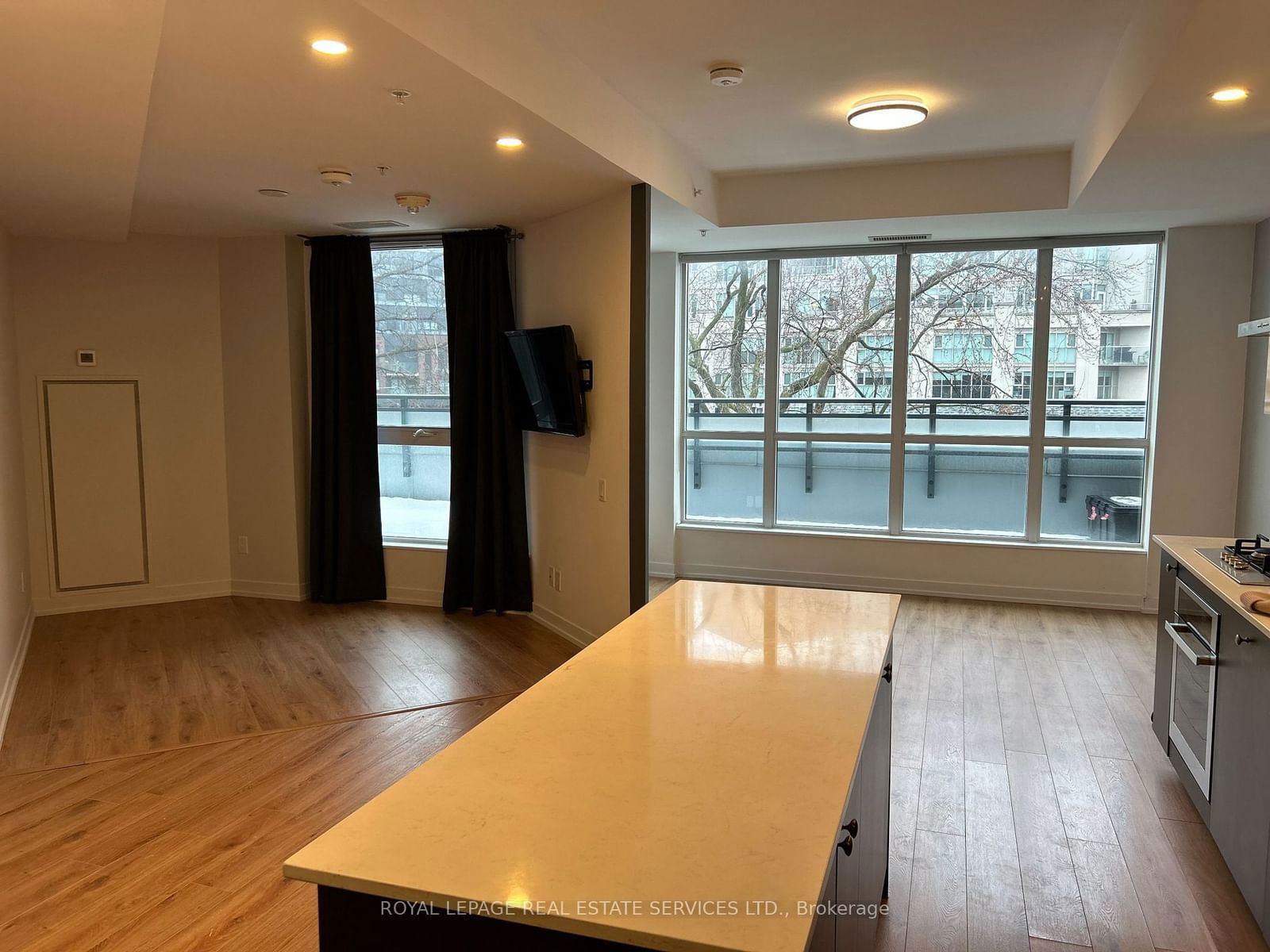 38 Howard Park Ave N, unit 524 for rent