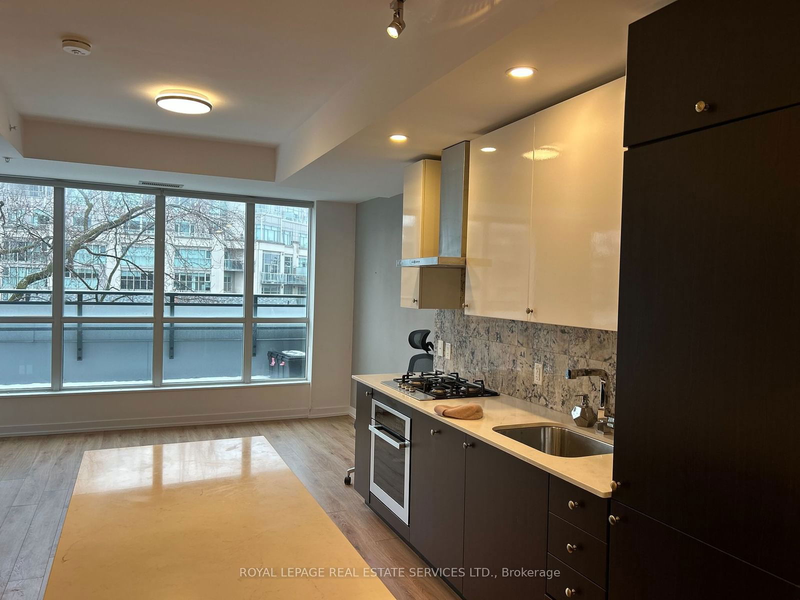 38 Howard Park Ave N, unit 524 for rent