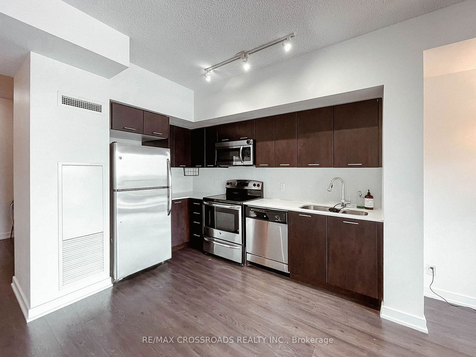 2220 Lakeshore Blvd W, unit 1706 for rent