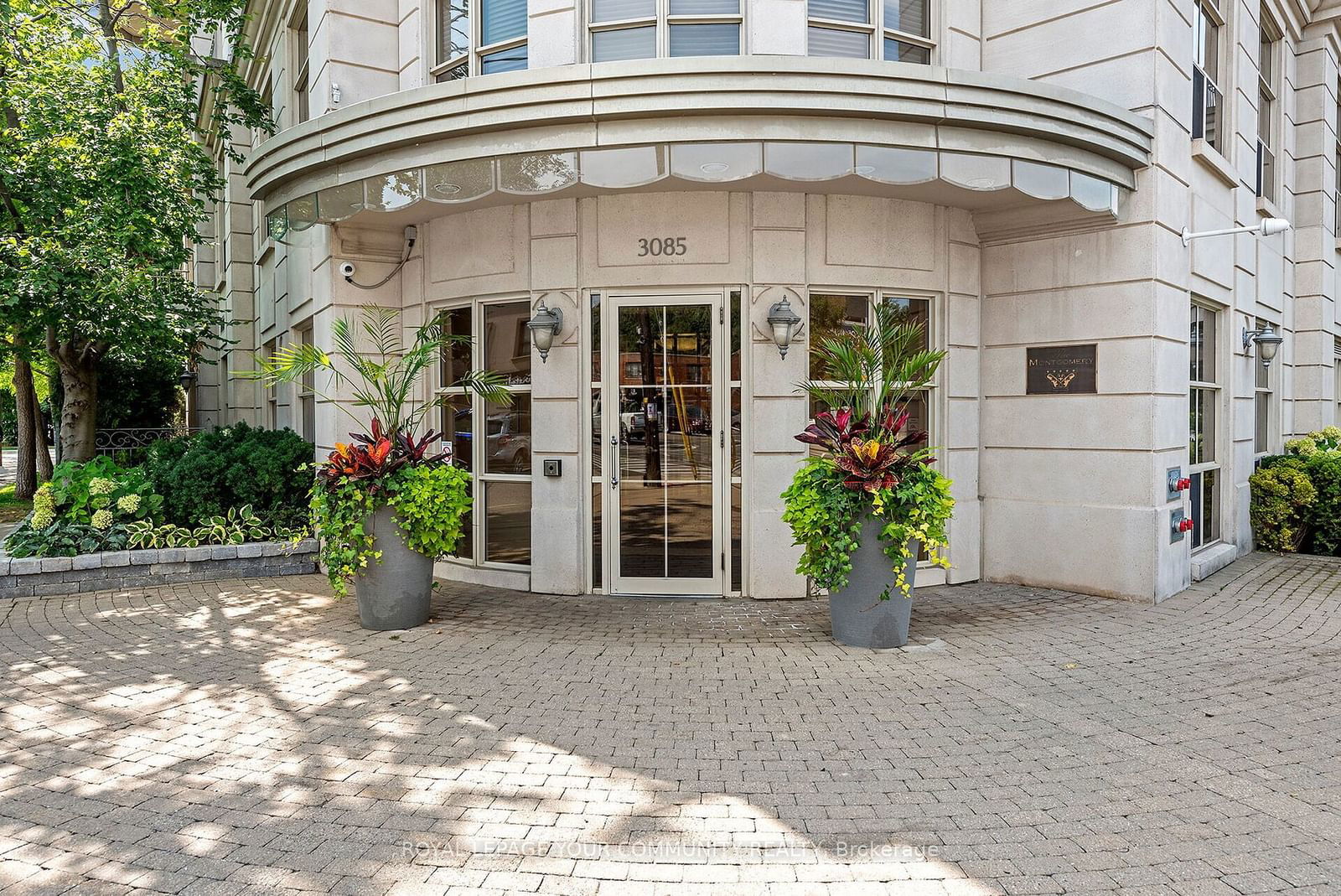 3085 Bloor St W, unit 606 for sale