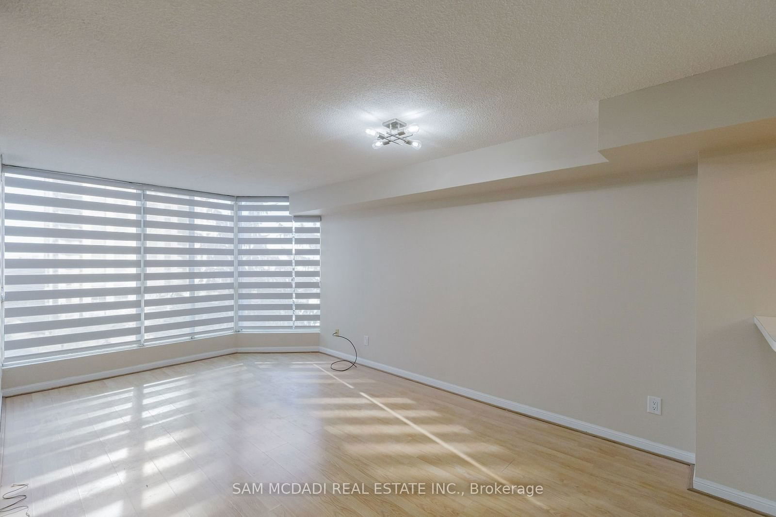 55 Kingsbridge Garden Circ, unit 513 for rent