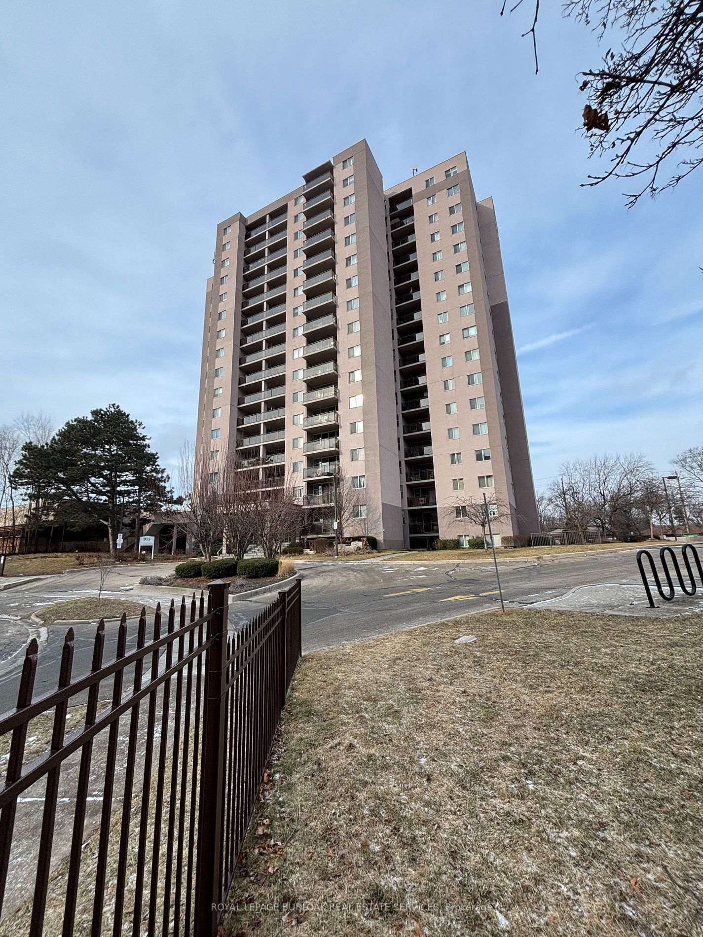 975 Warwick Crt, unit 1210 for rent