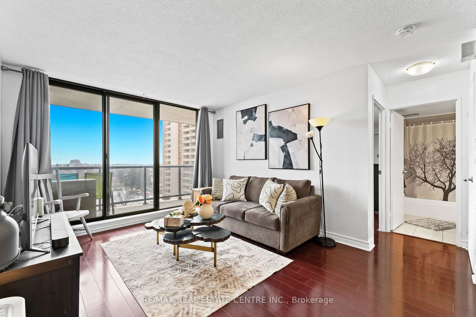 21 Knightsbridge Rd, unit 705 for sale