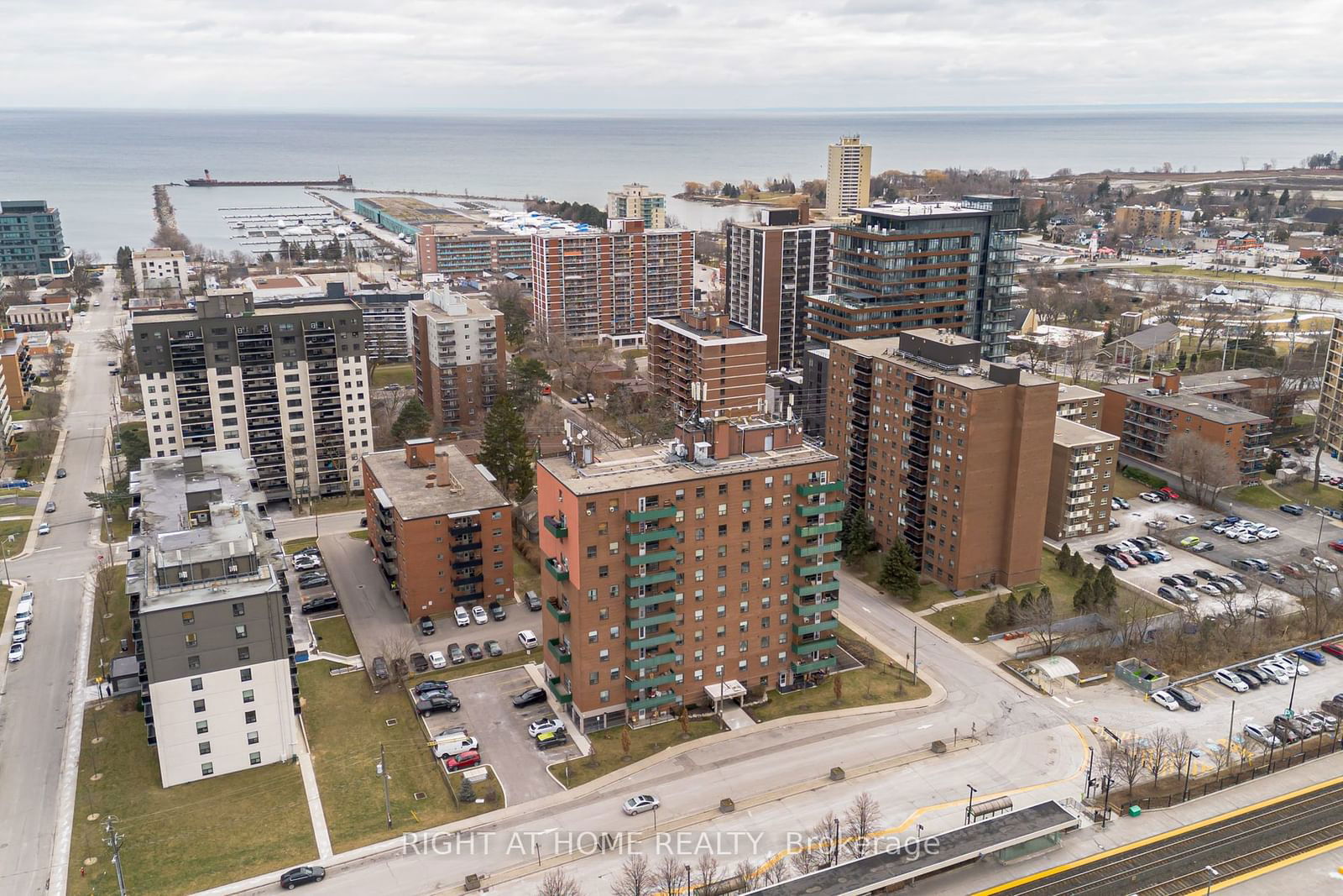 49 Queen St E, unit 101 for sale