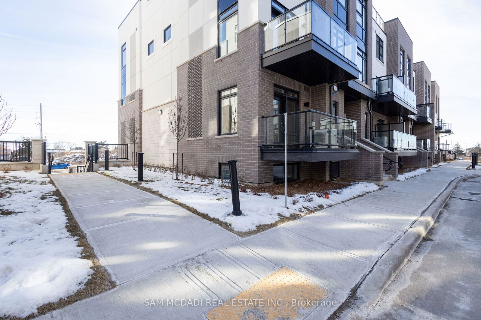 8175 Britannia Rd, unit 601 for sale