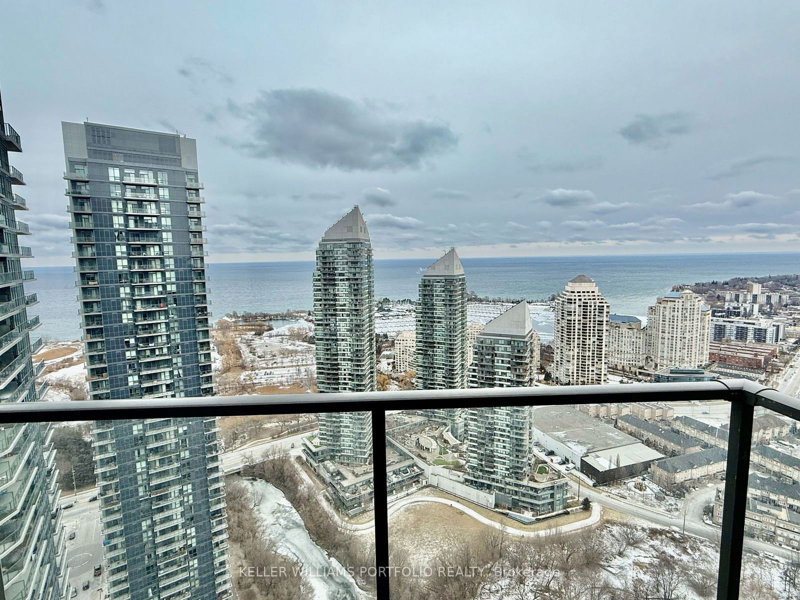 36 Park Lawn Rd, unit 3902 for rent