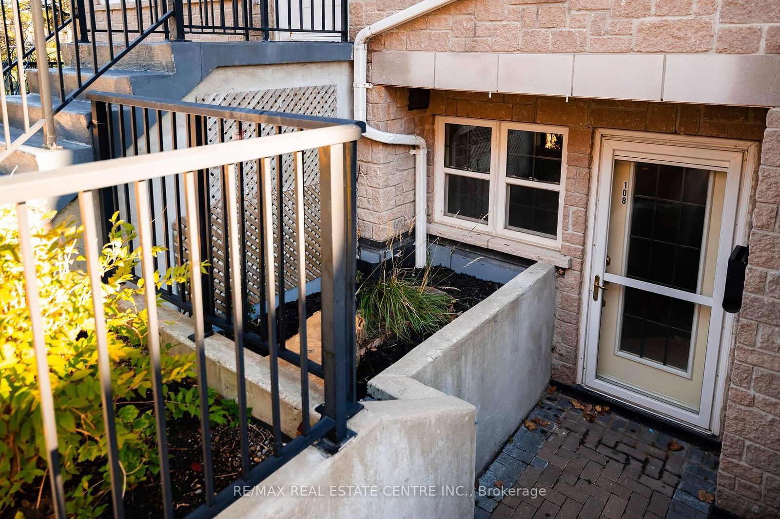 37 Four Winds Dr, unit 108 for sale