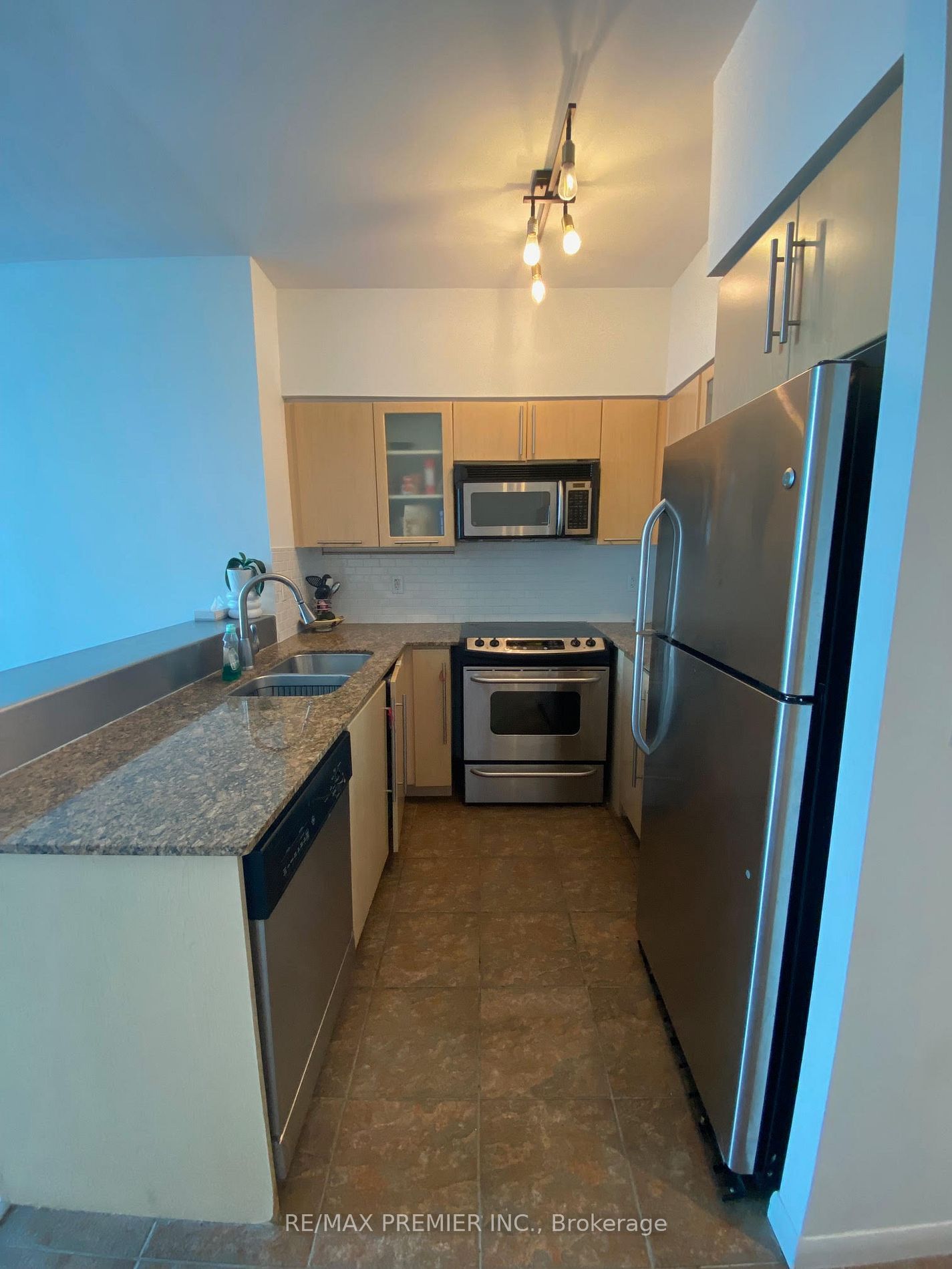 185 Legion Rd, unit PH12 for rent