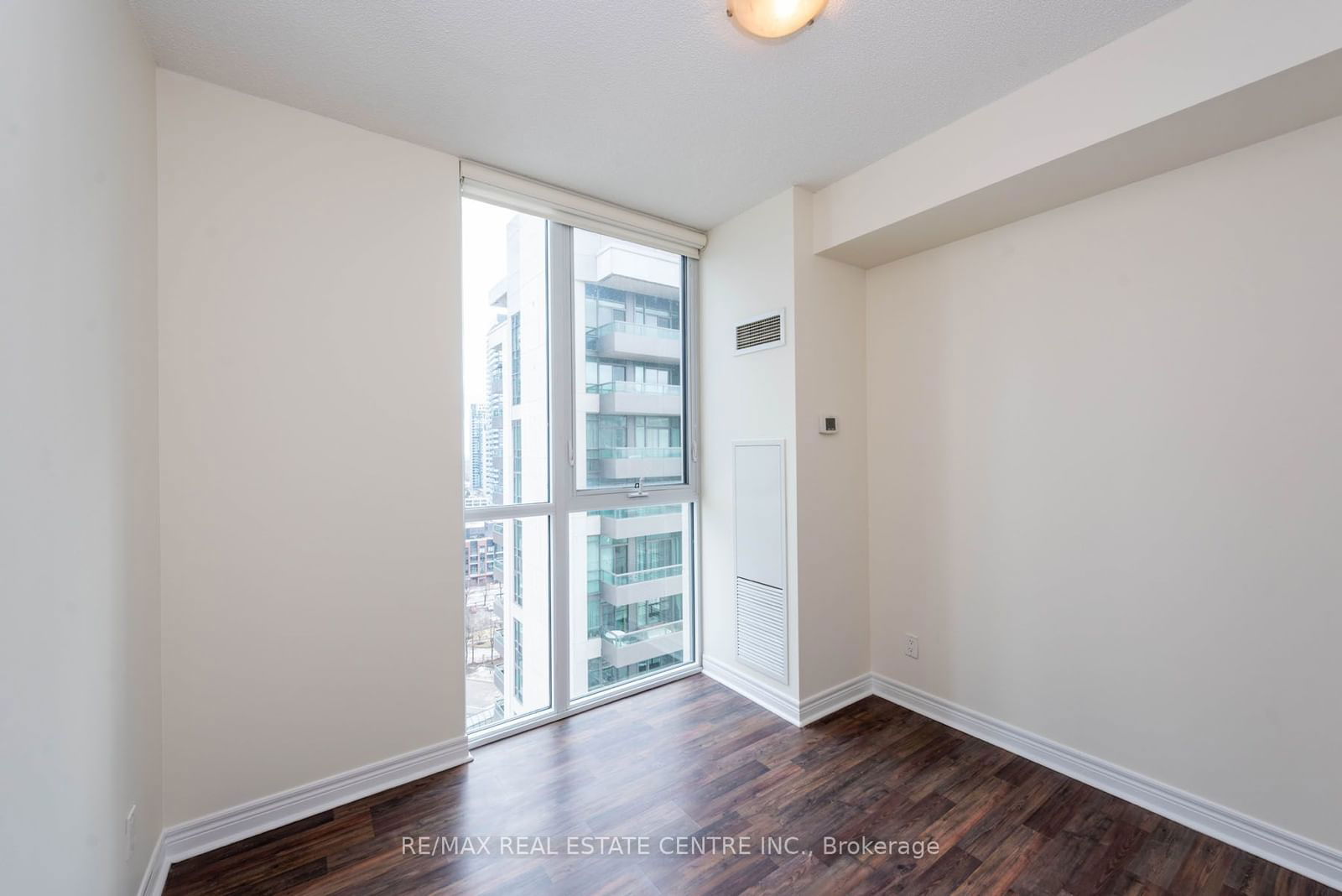 339 Rathburn Rd W, unit 2106 for sale