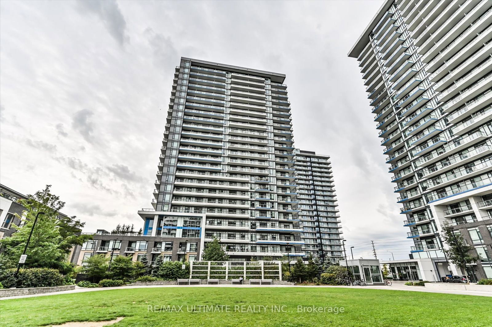 2560 Eglinton Ave W, unit 2108 for sale