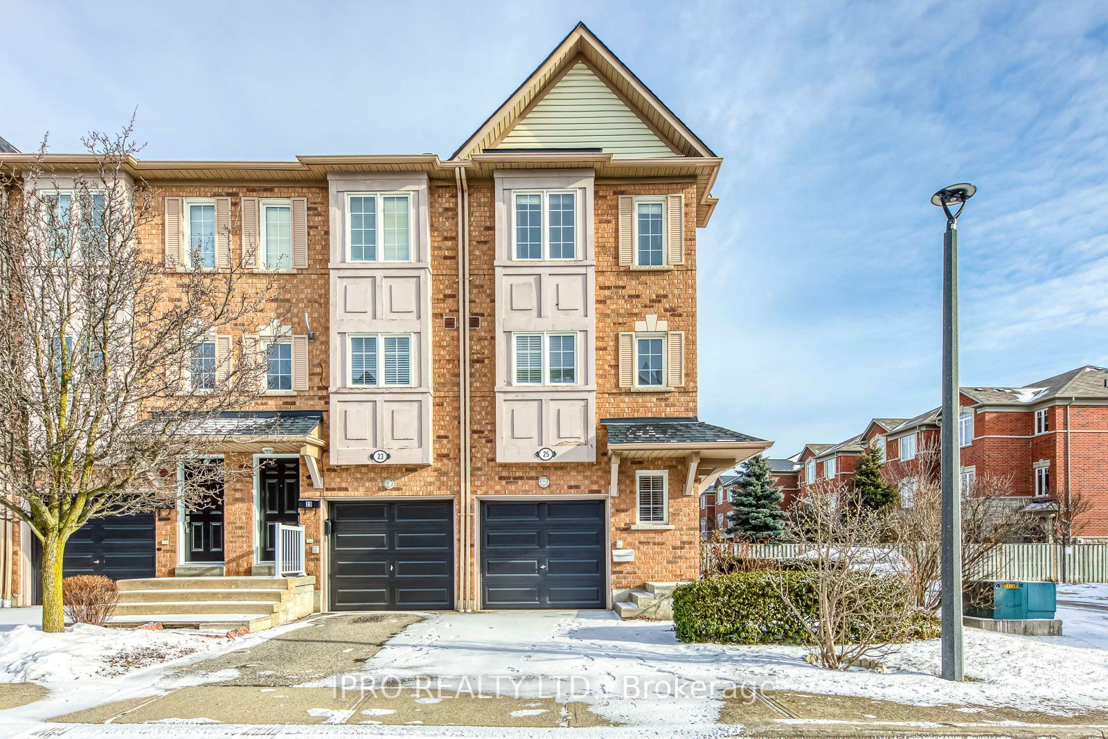 1128 Dundas St West Townhomes, Mississauga, Toronto