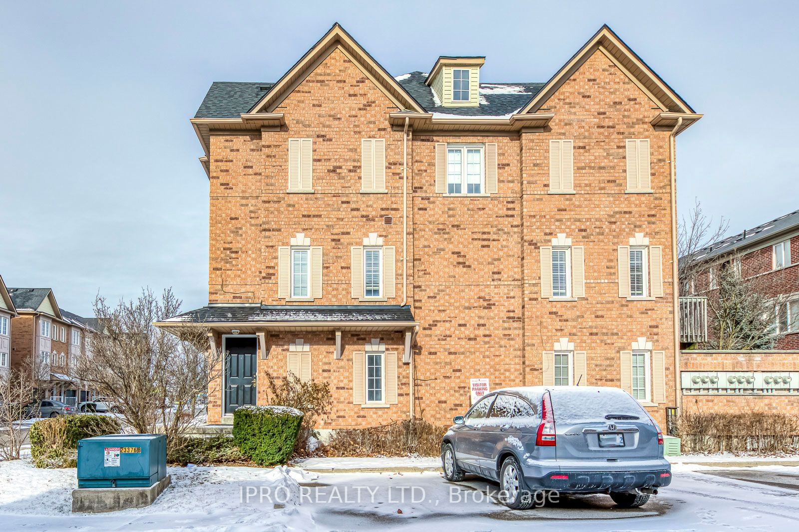 1128 Dundas St West Townhomes, Mississauga, Toronto